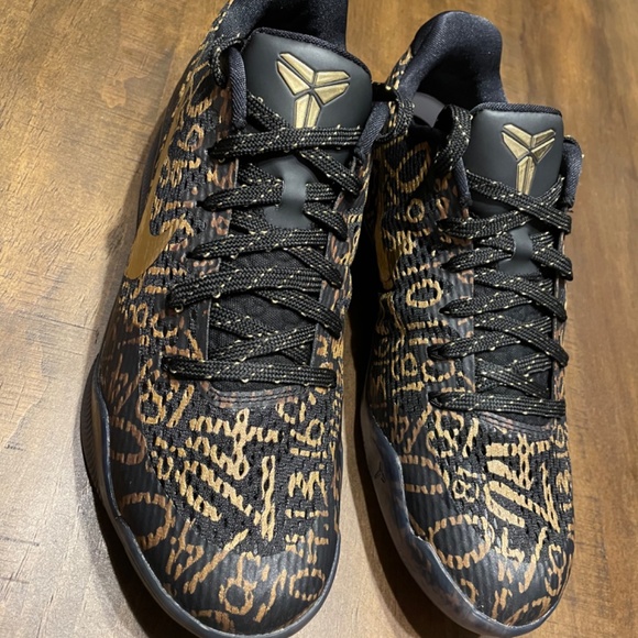 Athletic_Shoes